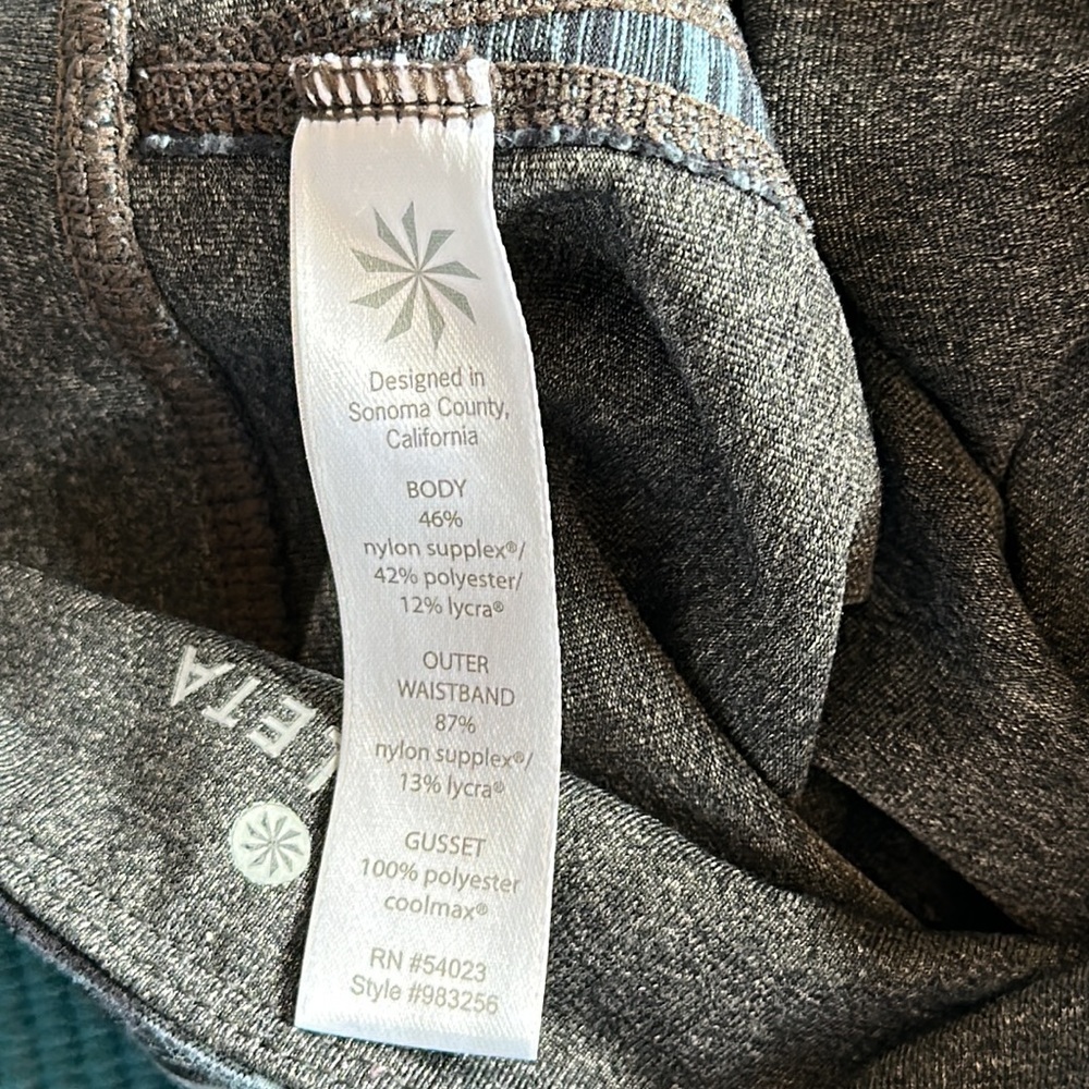 Athleta Splits Revelation Cropped Capri Leggings Gray Blue XS - Picture 10 of 13